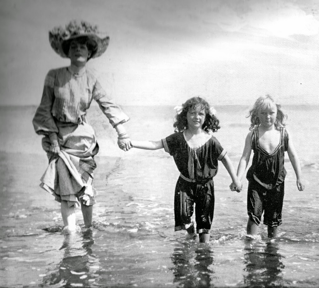 30 Interesting Vintage Photos of Swimwear Styles From the Victorian Era