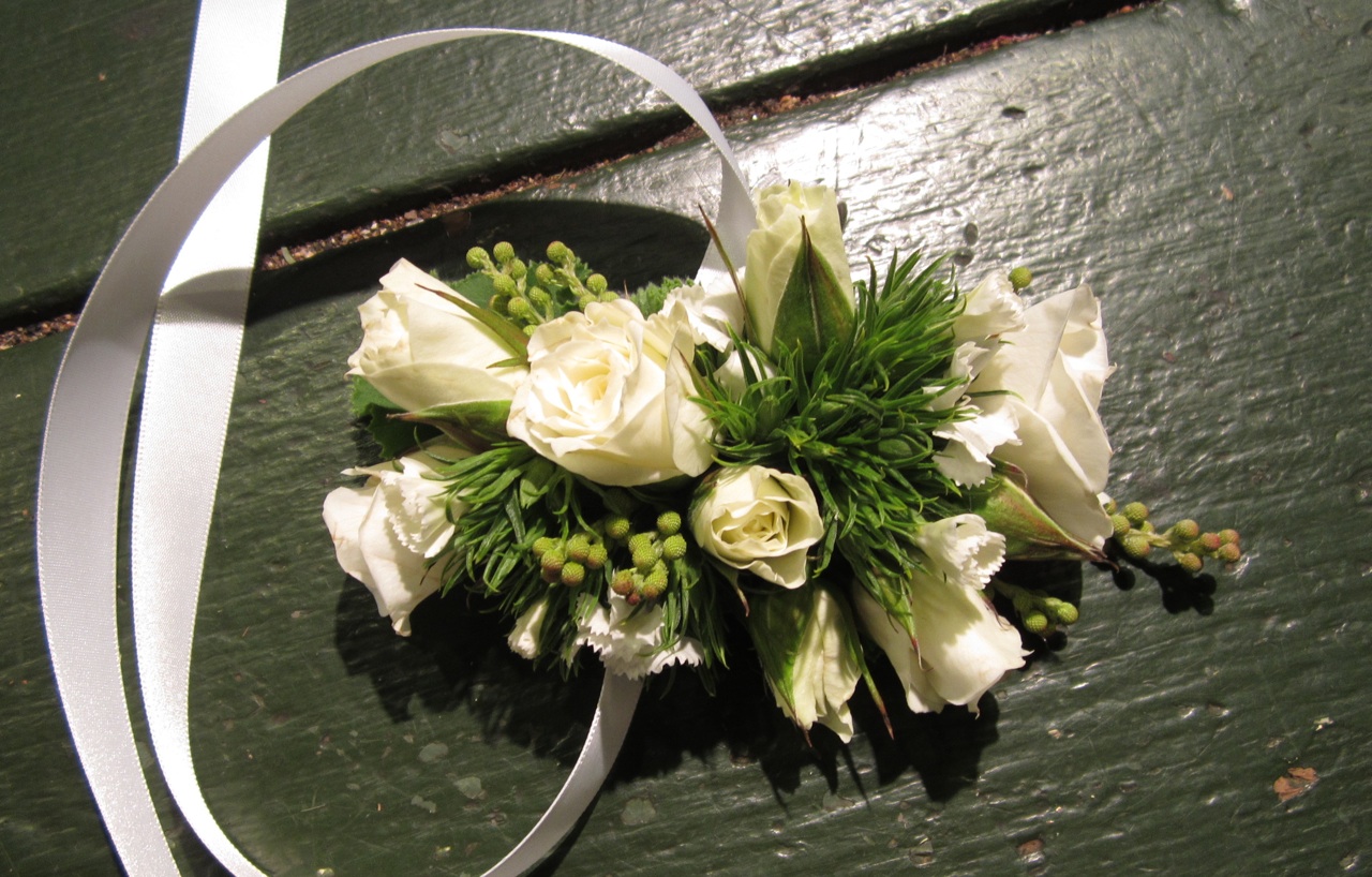 Sammy’s Flowers White wedding corsages