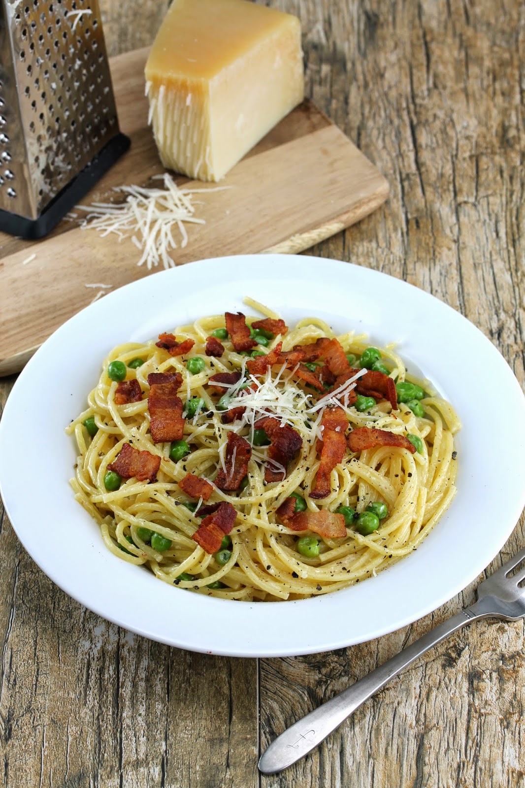 Quick Bacon and Pea Pasta (Eggless Spaghetti Carbonara