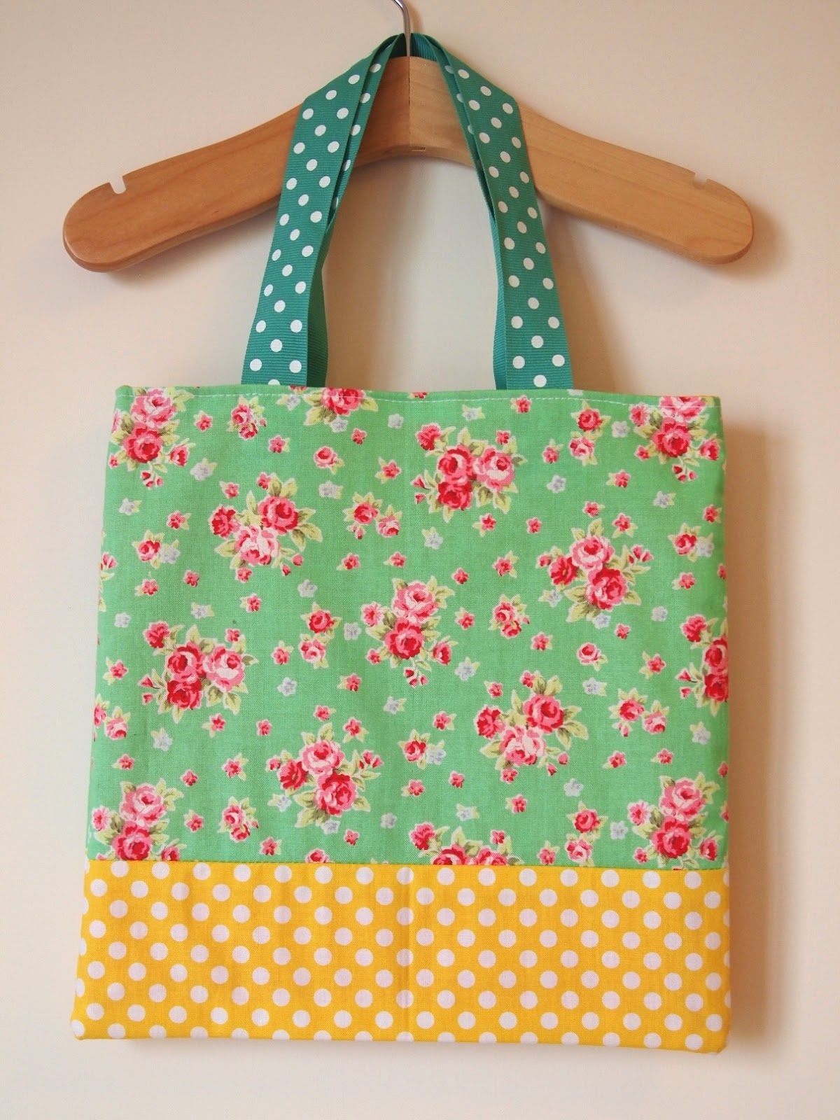 sew sew n sew: Shop Update: 2 Small patchwork tote bags