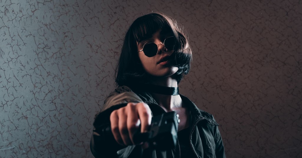 "Can snuff a candle with a pistol" nghĩa là gì?