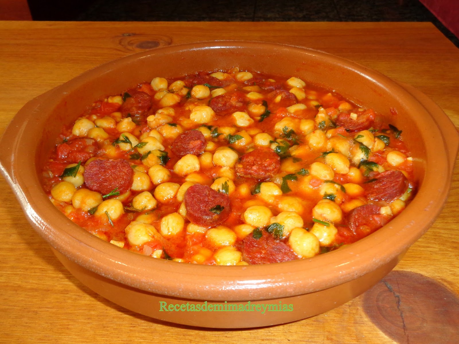 RECETAS DE MI MADRE Y MIAS: Garbanzos con chorizo