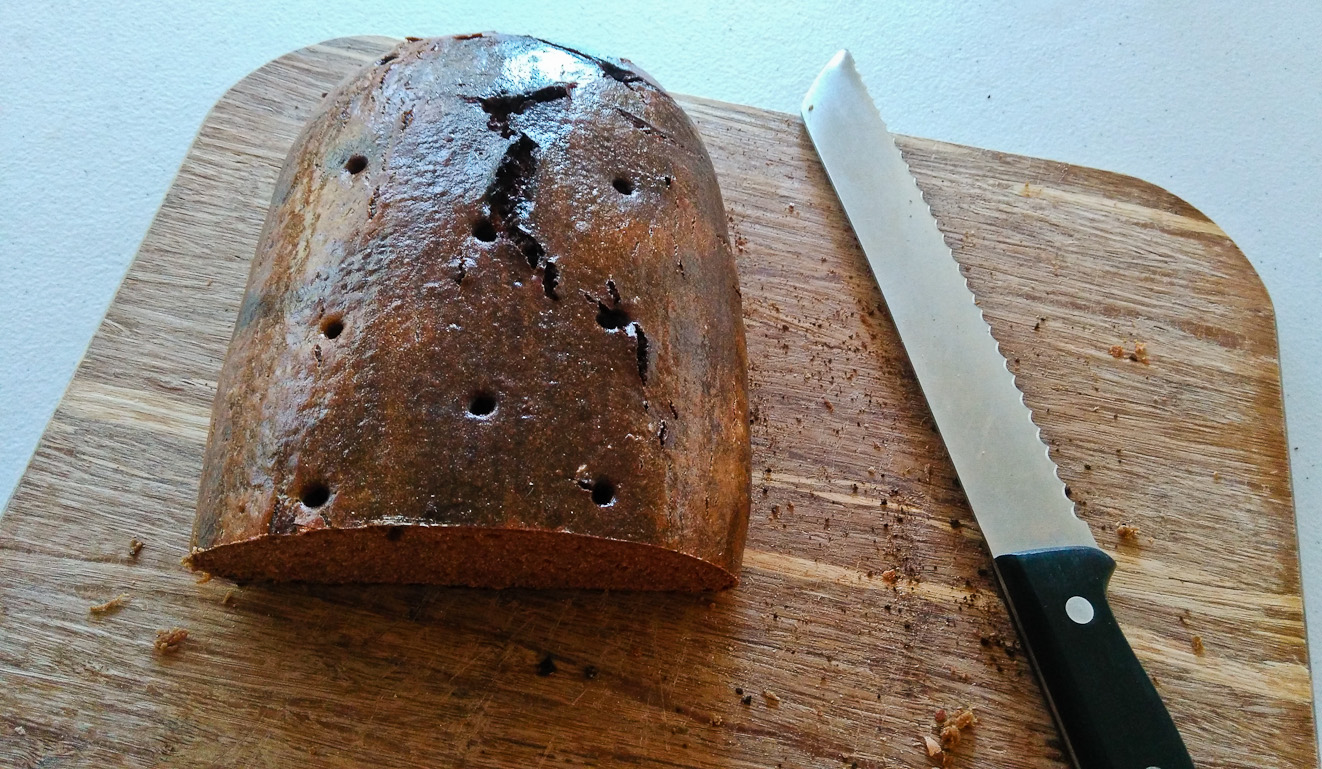 electric knife cutting bread or frozen