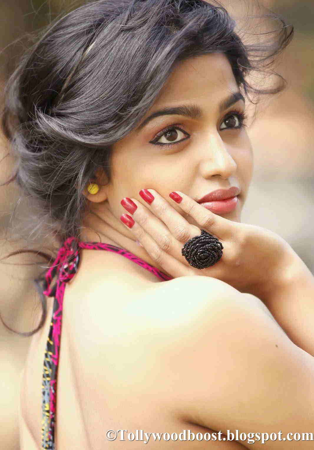 Tamil Actress Dhansika Beautiful Photo Shoot Stills