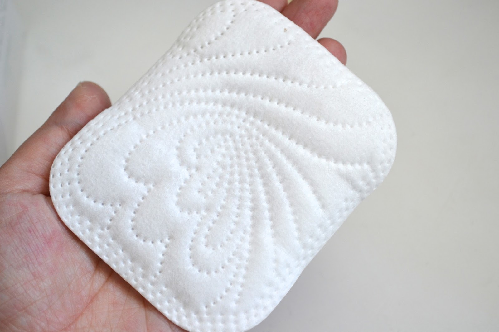 Aquaheart On My Desk Kleenex Cotton Soft Pads