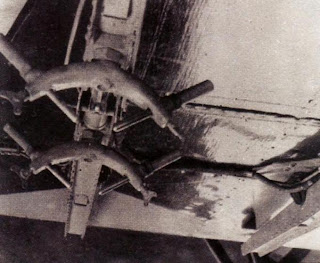 бомбодержатель Д-1 под нижним крылом И-5
