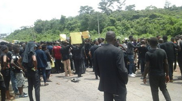oou students protest death colleagues oou students protest death colleagues