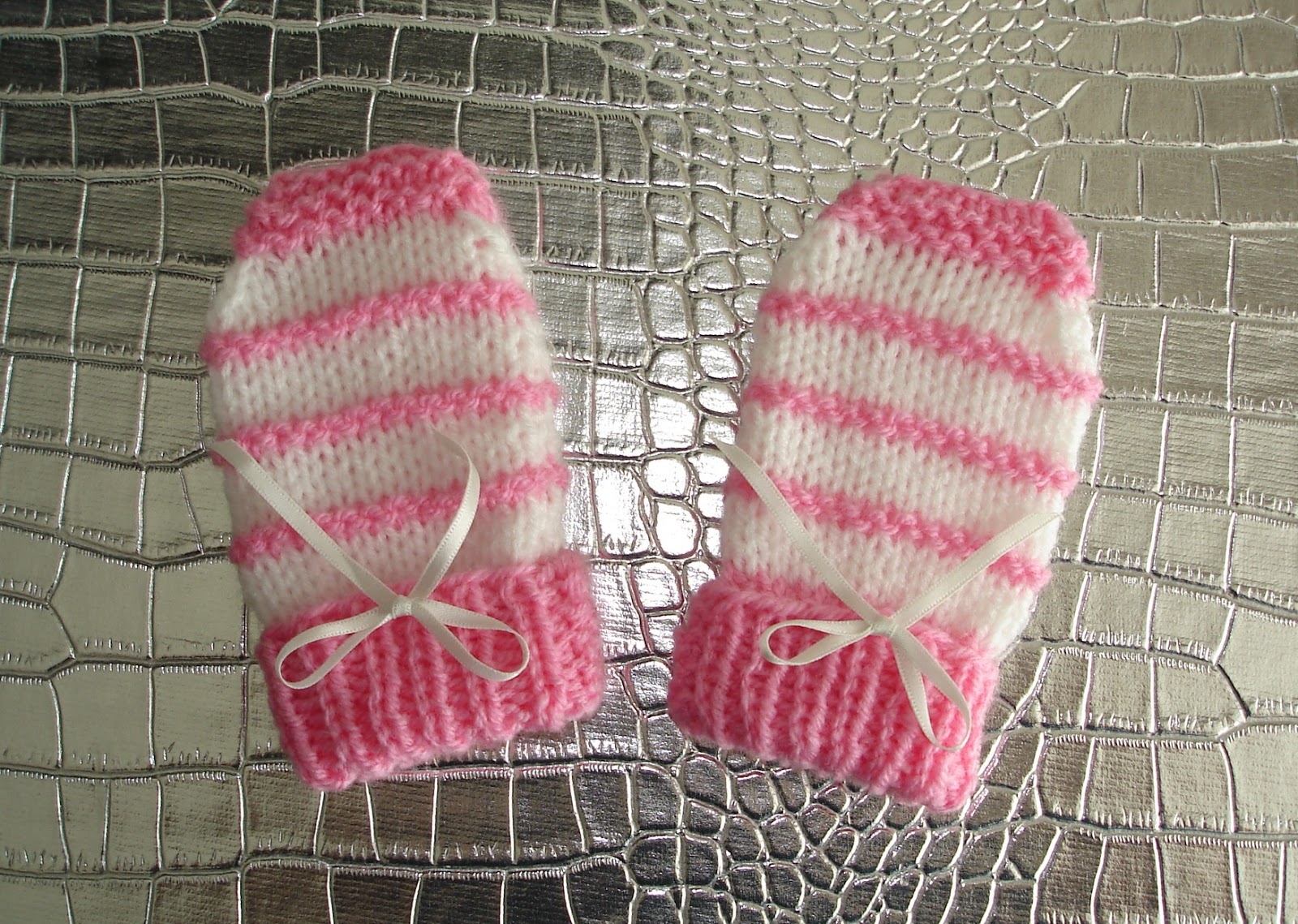 Marianna's Lazy Daisy Days Garter Stitch Ridge Baby Mittens