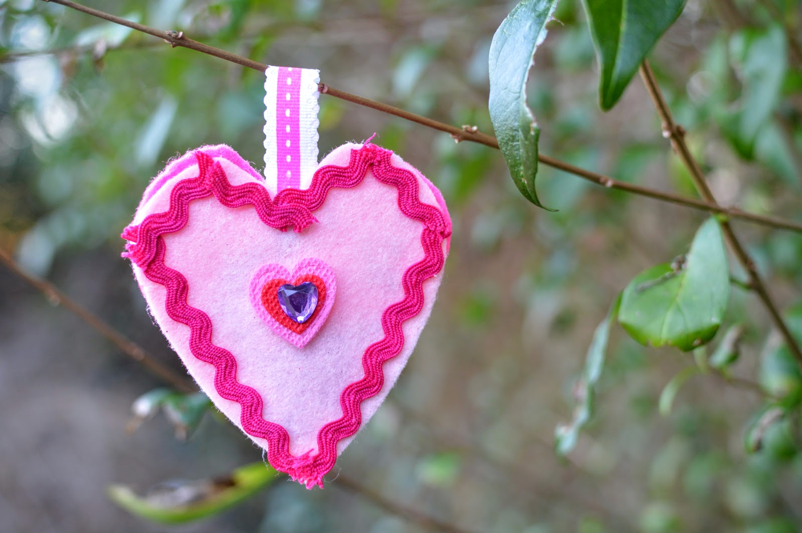 , Valentine&#8217;s Day Craft:  Make a No Sew Heart Lavender Sachet