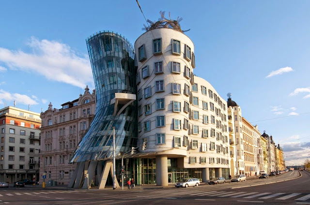 The Dancing House Những tòa nhà với thiết kế vượt ra khỏi giới hạn thông thường.