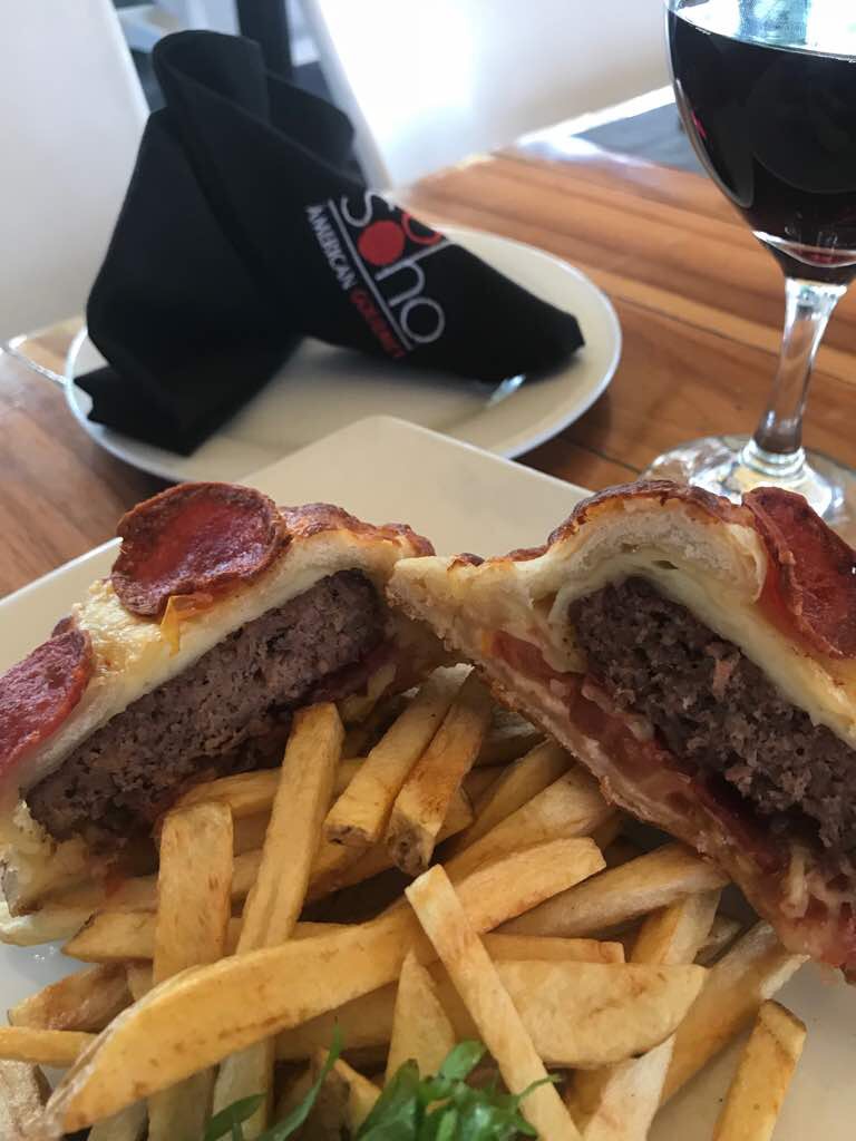El Gourmet Urbano Deléitate con la nueva Pizza Burger de Soho American