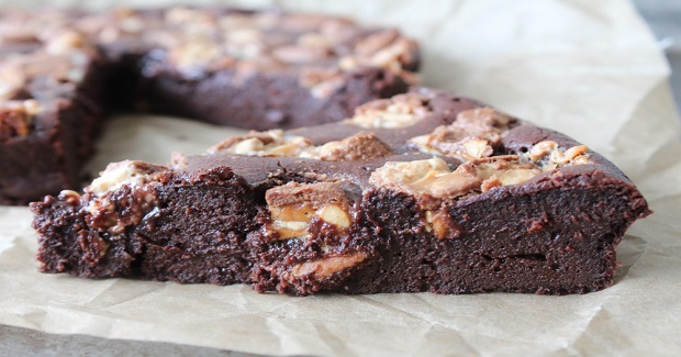 Fudgy Chocolate Cake With Snickers Recipe Fudgy Chocolate Cake With Snickers Recipe