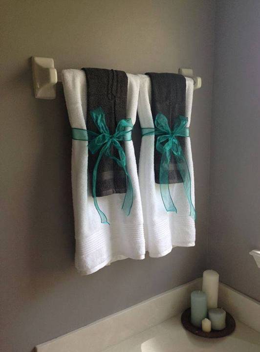  Beautiful Ways to Display Bathroom Towels