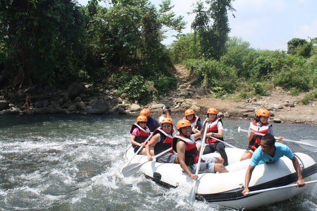 whitewater rafting in Laguna