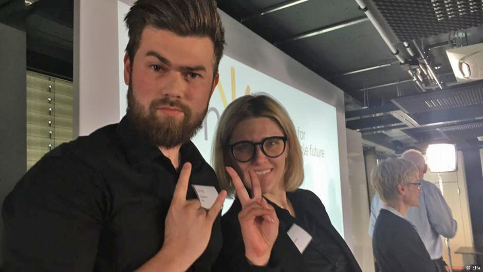 Кофаундеры стартапа Effa Илья Кичук и Дарья Василенко защищают свой проект во Франкфурте