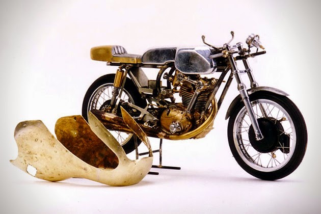 Replicas exactas en  miniatura de motos clásicas