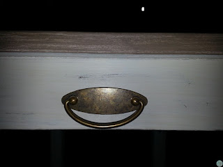Restauro mobile vintage - applicazione pomelli Restauro mobile vintage - applicazione pomelli