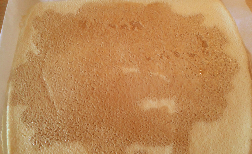 brazo de gitano de fresas con nata (crema de leche)