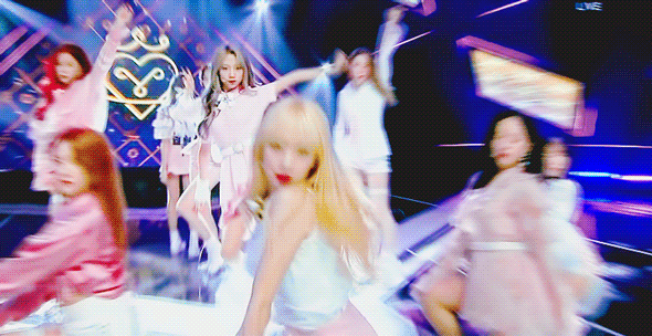 데뷔 후 드디어 첫 1위한 우주소녀.jpg | 인스티즈