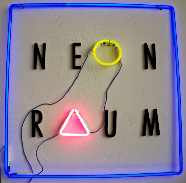 heaven online neon raum