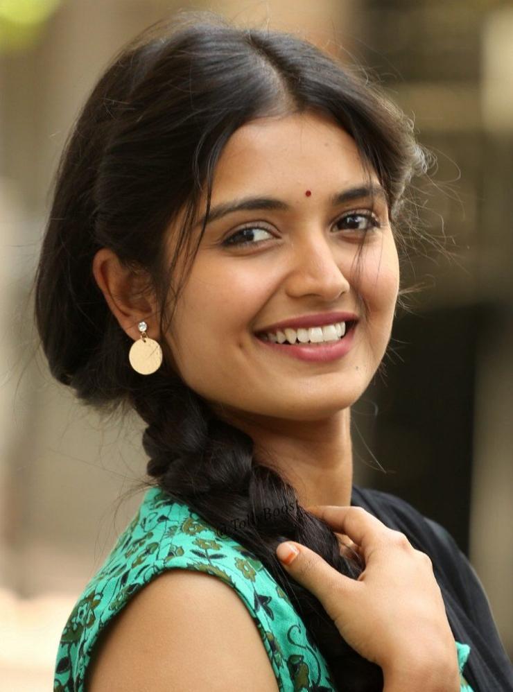 Glamorous Indian TV Girl Priyanka Jain Smiling Face Closeup