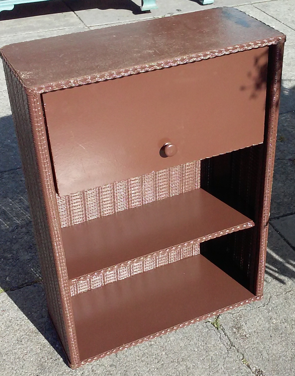 UHURU FURNITURE & COLLECTIBLES SOLD 18" x 27" Tall Vintage Wicker Bathroom 25