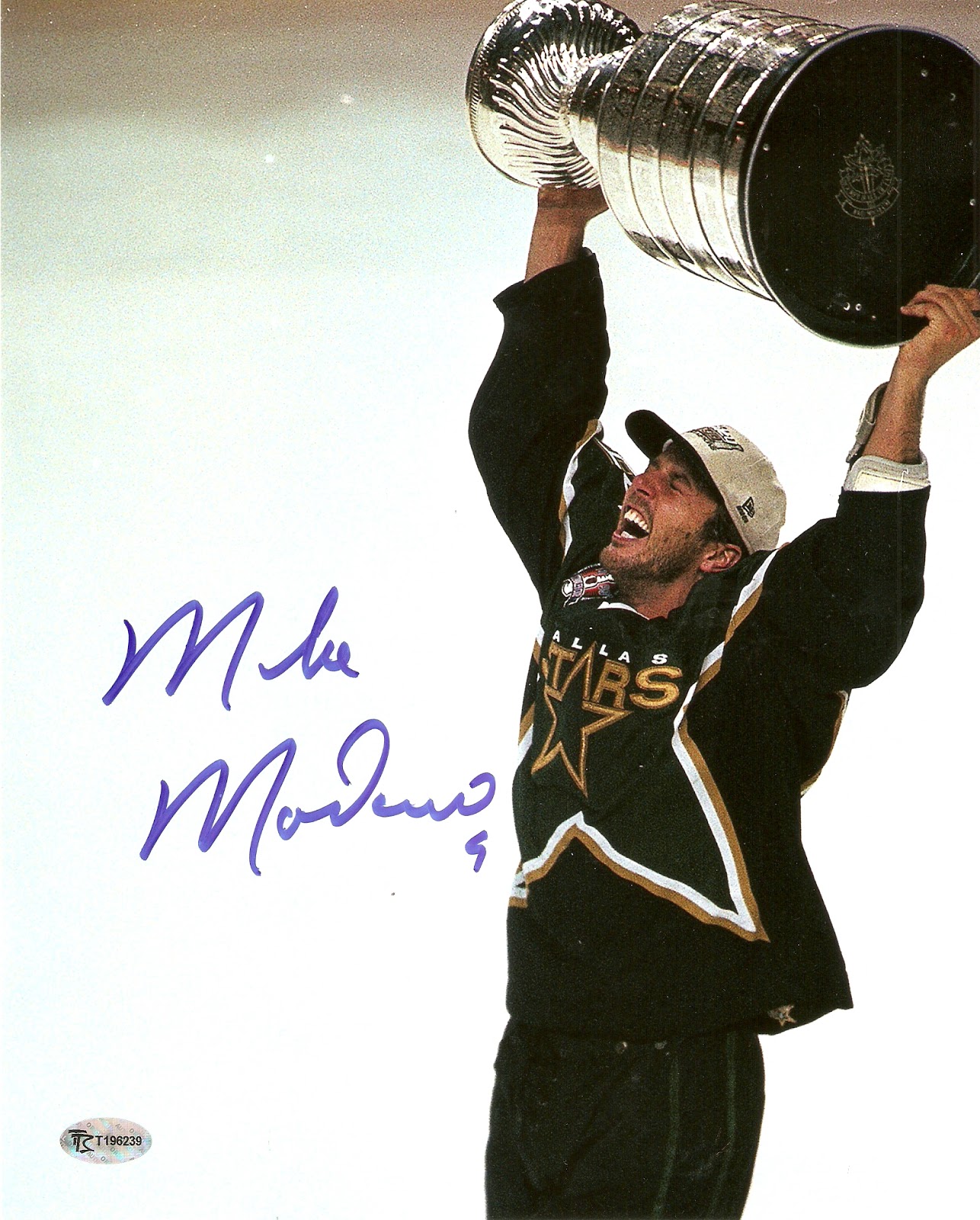 Autograph Appearances on X: MICHIGAN!! Former #RedWings & #NHL DINO  CICCARELLI will be signing autographs TONIGHT!! @Ciccarellis22 #Dino  #NorthStars #Capitals #Lightning #Panthers Details!    / X
