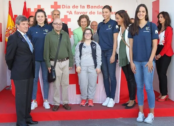 Queen Sofia's fundraising event bears the slogan of 'Di sí a la infancia' and aims to satisfy vital needs of children when they are defenseless