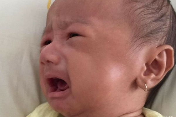 Cukup Satu Menit Deteksi Katarak Pada Bayi, Agar Tidak Seperti yang Dialami Anak Asri Welas Cukup Satu Menit Deteksi Katarak Pada Bayi, Agar Tidak Seperti yang Dialami Anak Asri Welas