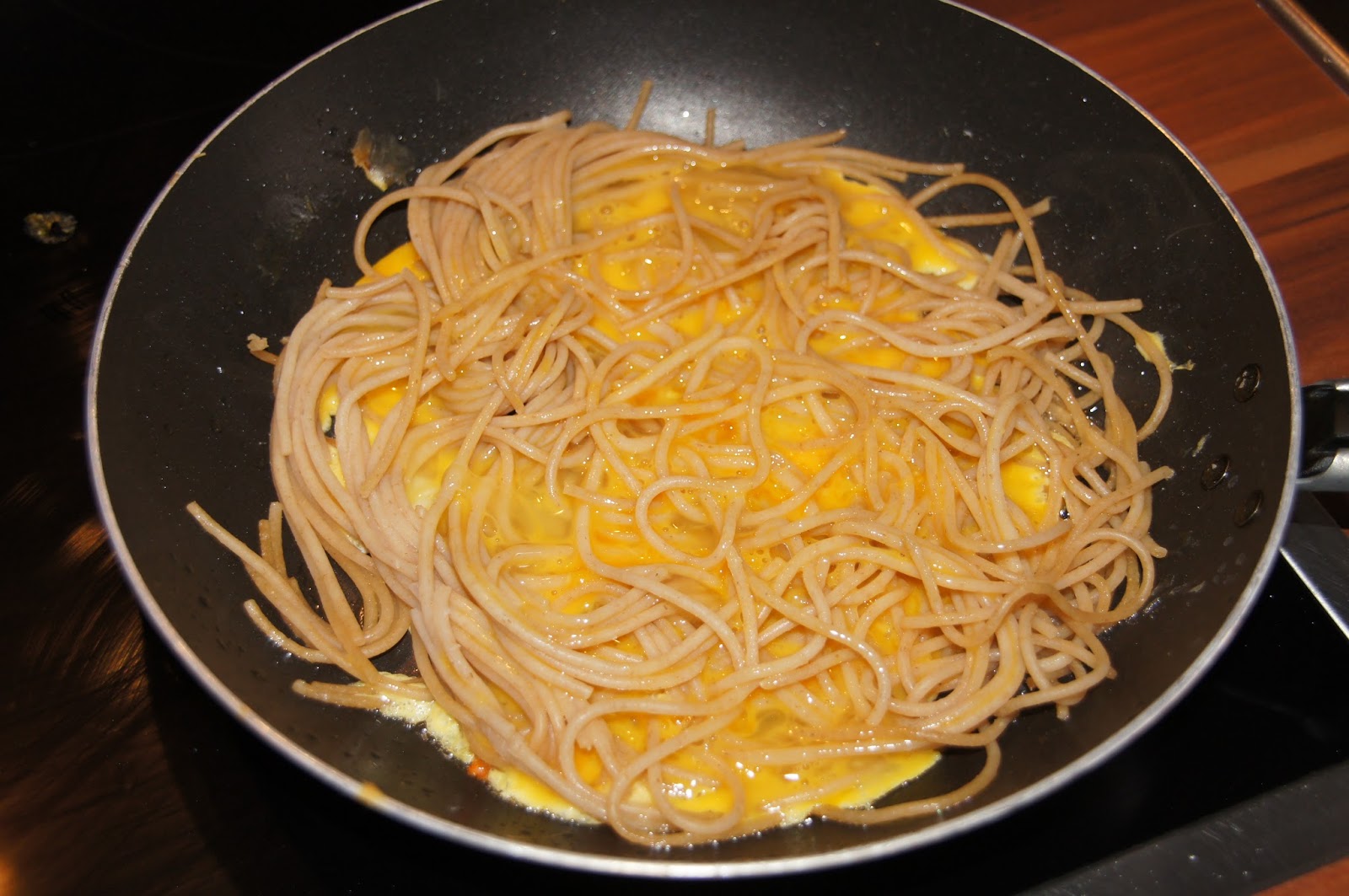 Glücksflügel: Lieblings-Blitzrezept: Spaghetti-Omelette