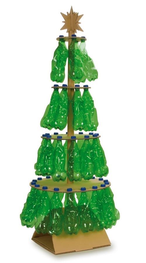 arbol de navidad con materiales reciclados