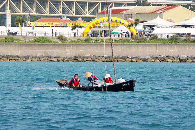 Ryukyu Life 10 More GIFs from the 2015 Kin Bay Sailing Sabani Race