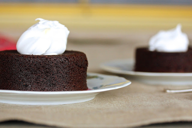 These gingerbread baby cakes are loaded with gingery spiciness. 
