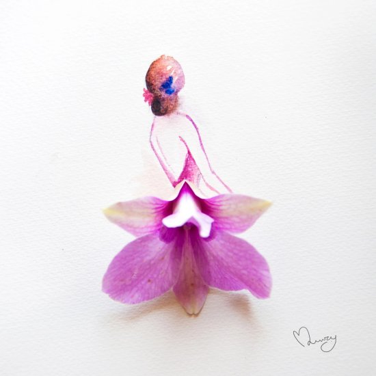 As belas pinturas em aquarela misturadas a flores reais de Lim Zhi Wei Lim Zhi Wei (Limzy) pinturas aquarelas coloridas com flores reais mulheres vestidos florais minimalistas