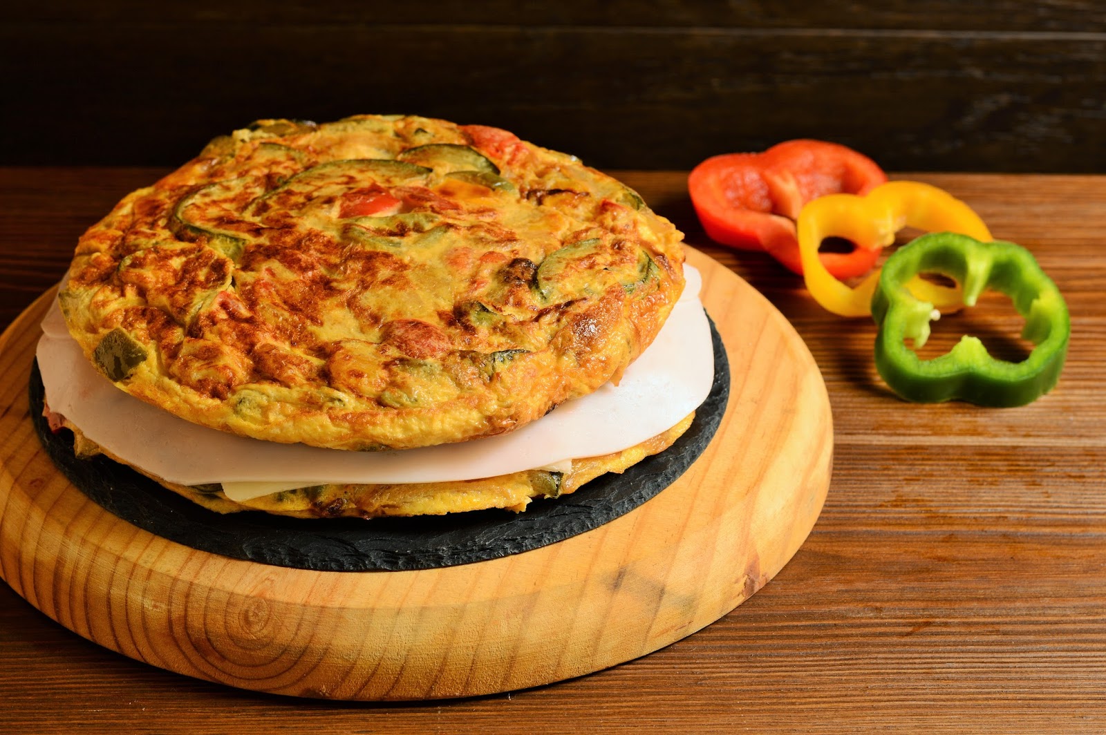 Las recetas de Noe Tortilla de vegetales rellena de pollo y queso