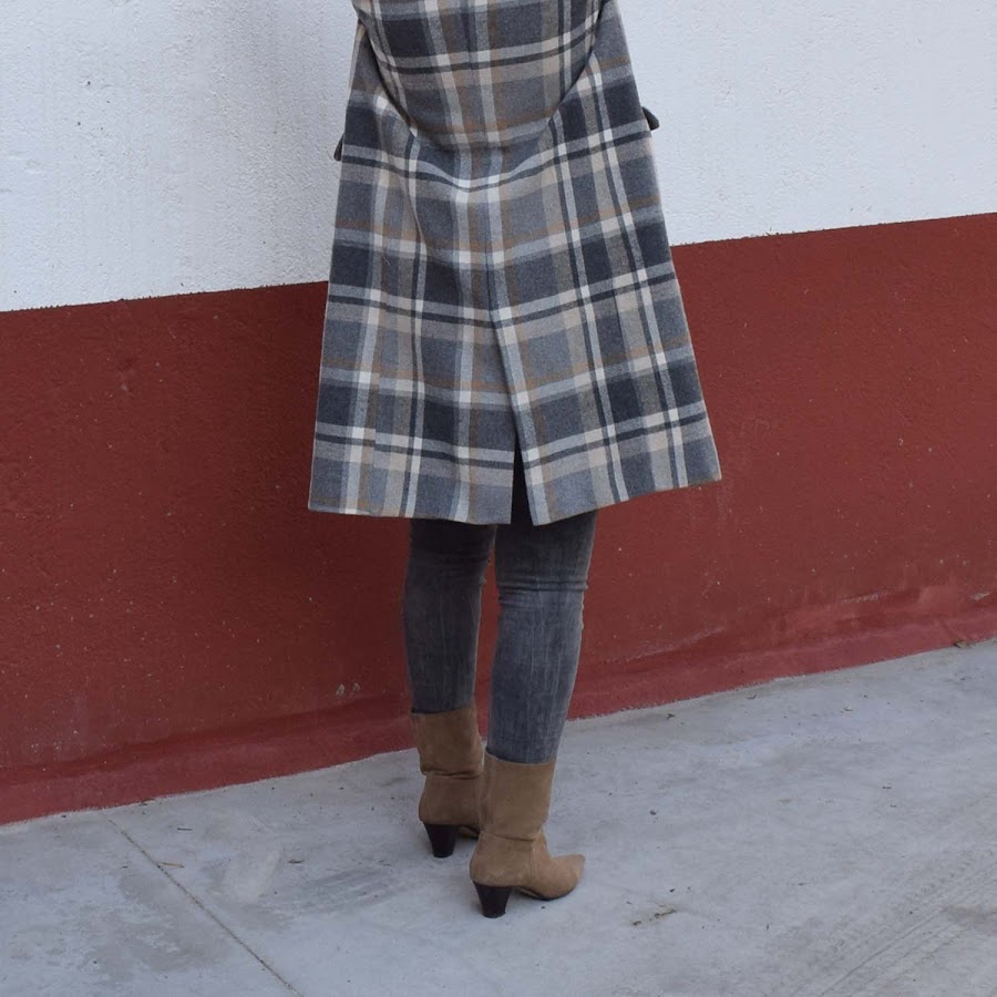 A_cuadros_grises_y_marrones