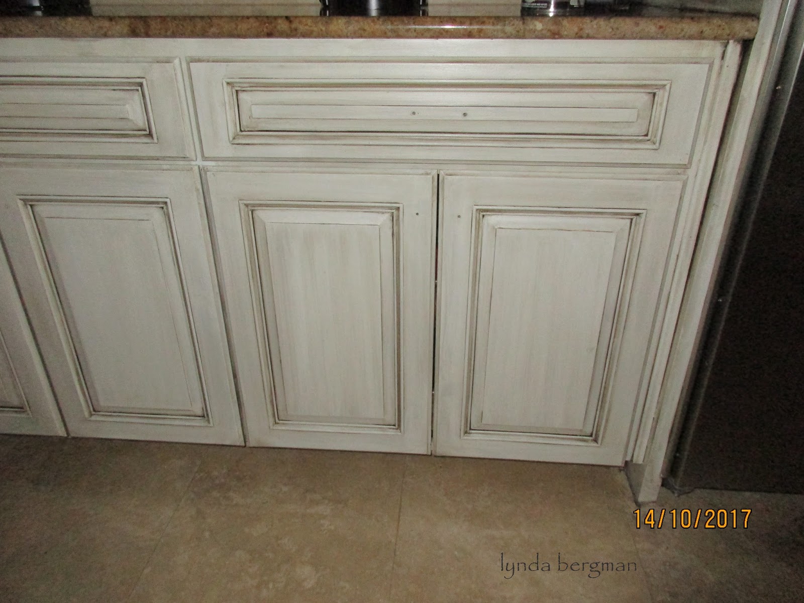 LYNDA BERGMAN DECORATIVE ARTISAN PAINTING DARKLY STAINED KITCHEN