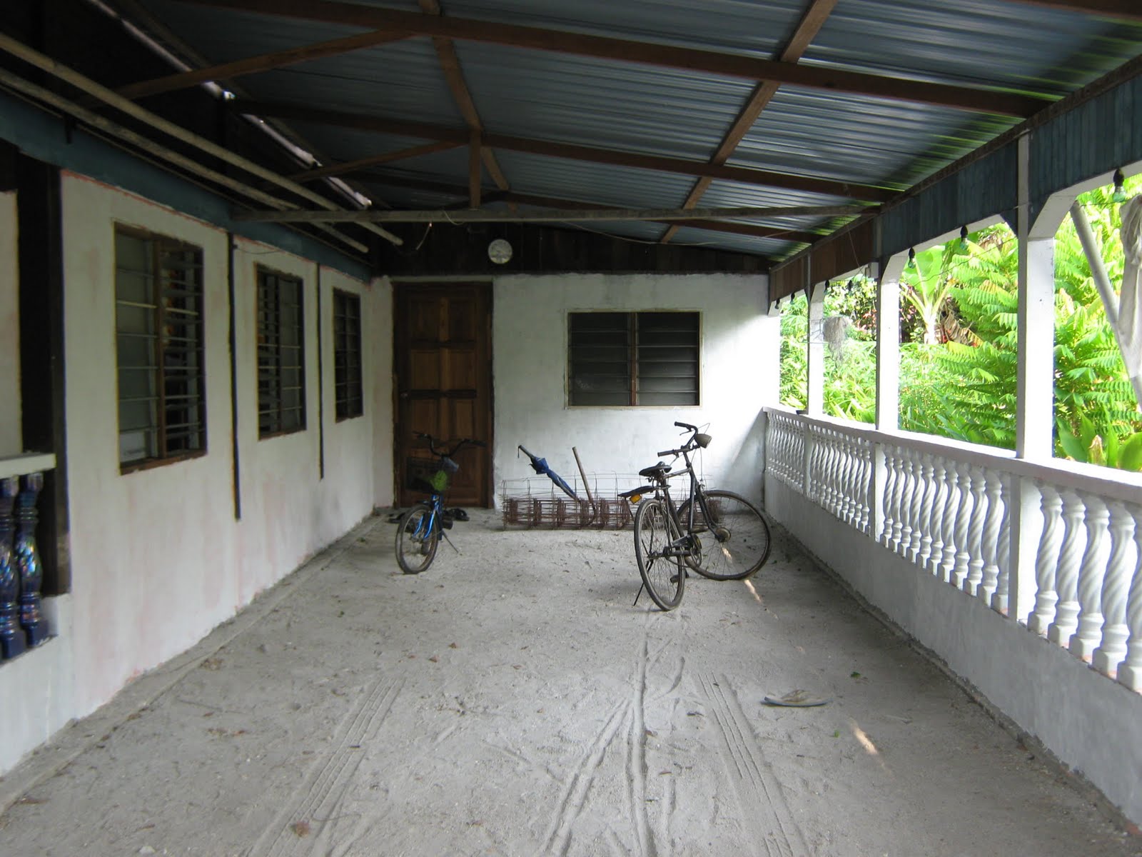 TALIPZ LOVE IZANE: Projek Cat Rumah Kat Kampung,..