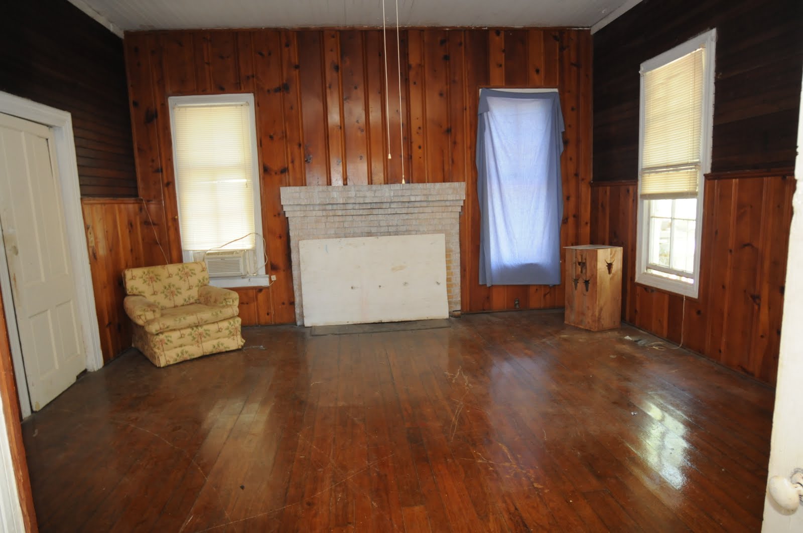 ANTEBELLUM HOME ON BEAUTIFUL LAND IN BROOKHAVEN, MISSISSIPPI