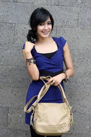 Model Tas Selempang Wanita Untuk Kuliah Desain Elegan Dan Cantik Model Tas Selempang Wanita Untuk Kuliah Desain Elegan Dan Cantik