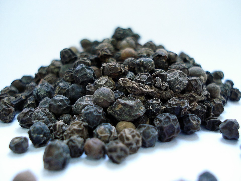 The most essential health benefits and side effects of black pepper fasa flora