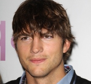 Ashton Kutcher mide 1,89 metros.