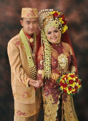 Ini Dia Seputar Busana Pengantin Jawa Modern gebeet com