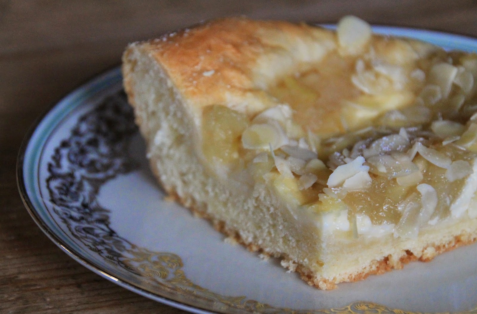 Svenja&amp;#39;s Koch- und Backblog: Butterkuchen mit Apfel - und Puddingklecksen