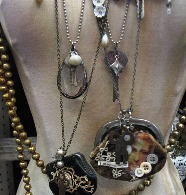 Rose Petals and Rust: purse necklaces...