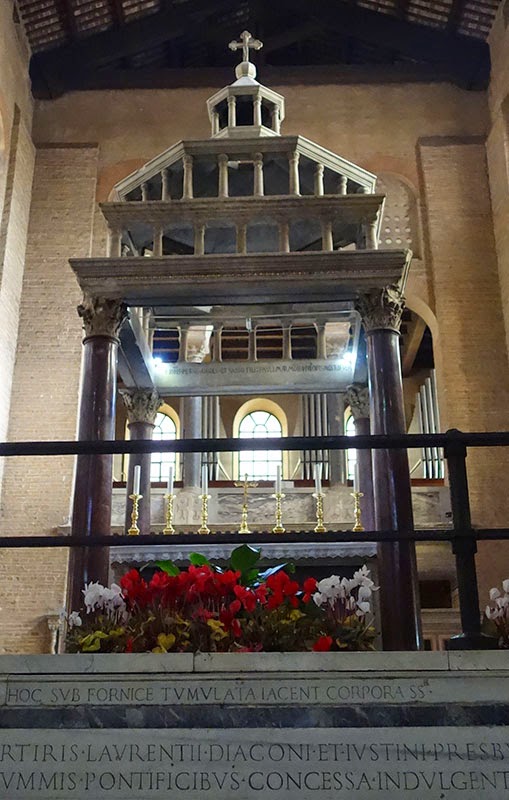Basílica de São Lourenço Fora dos Muros sao lourenco guia de roma ciborio2 - Basílica de São Lourenço Fora dos Muros