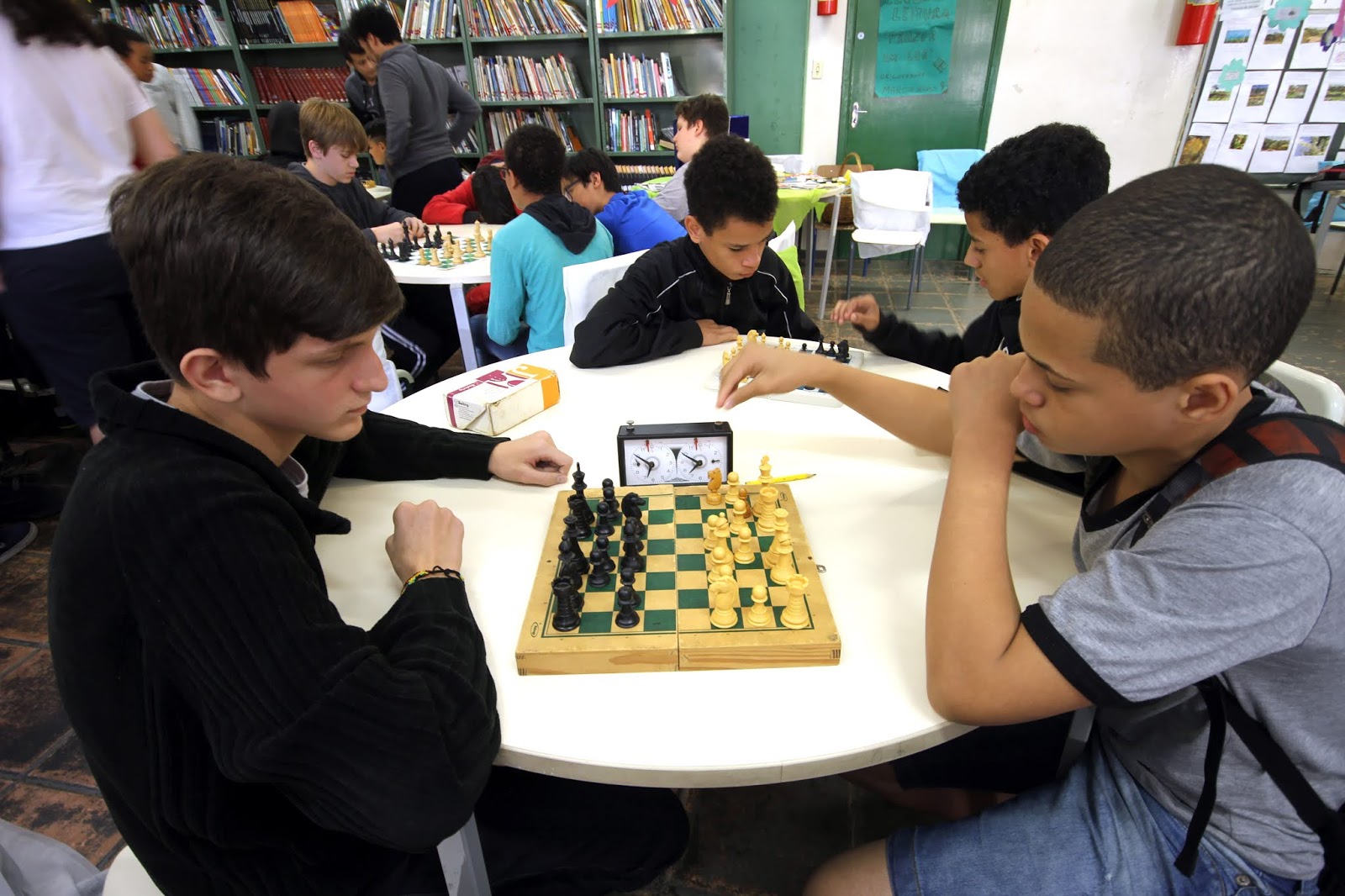SEDU - Estudantes de Colatina aprendem jogar xadrez e relacionar atividade  com estratégias para vida