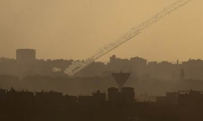 Izraelben:Nem jól kezdődik a hét: szombat este Askelon mellett robbant a rakéta – További...