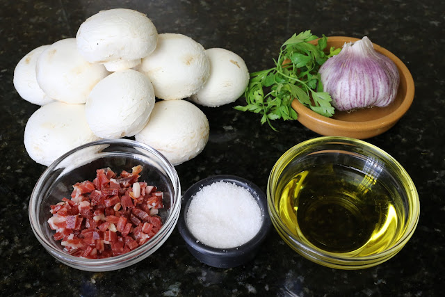 Ingredientes para champiñones a la plancha con jamón y salsa verde