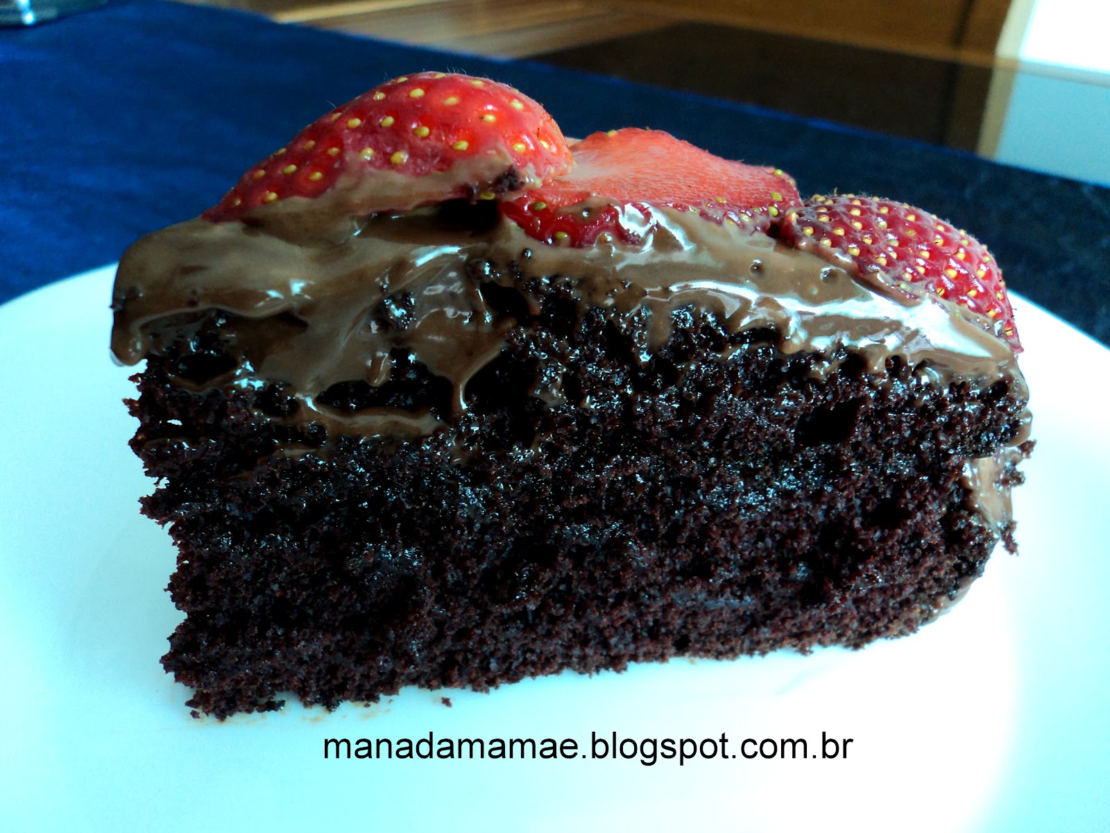 Maná da Mamãe: Bolo de Chocolate (sem ovos e sem leite) Delicioso!